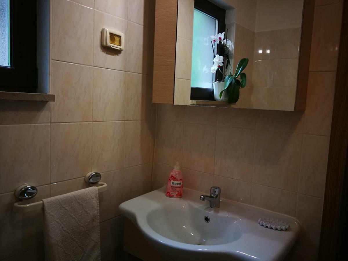 House Ceh Villa Crni Kal ภายนอก รูปภาพ